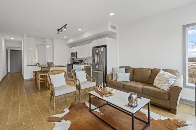 400 Herron Dr Apt 210, Nashville, TN 37210
