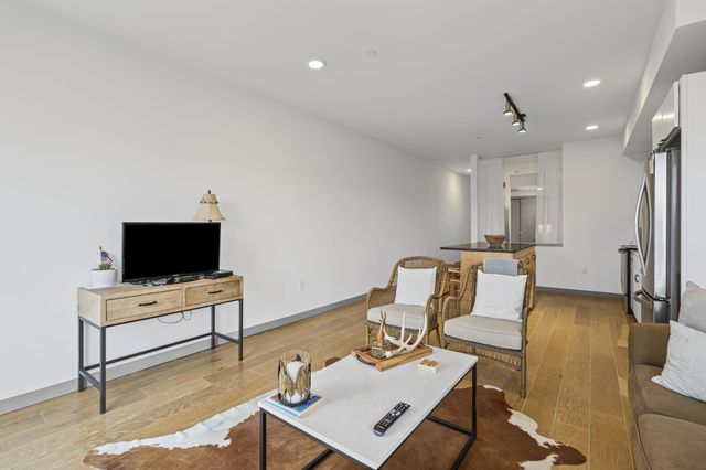 400 Herron Dr Apt 210, Nashville, TN 37210