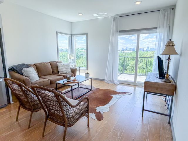 400 Herron Dr Apt 210, Nashville, TN 37210