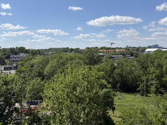 400 Herron Dr Apt 210, Nashville, TN 37210