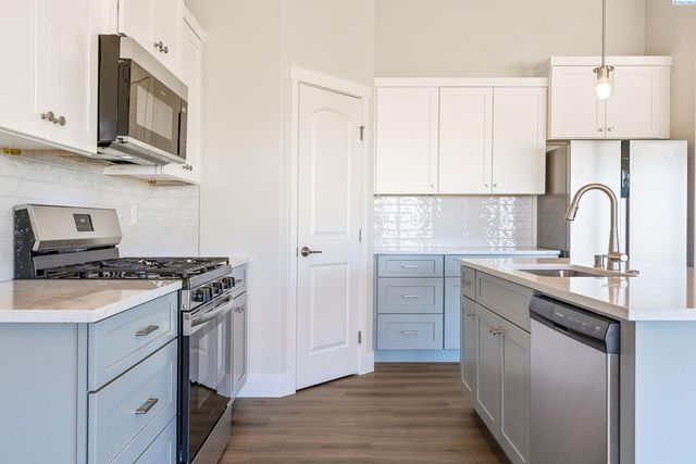 6809 Brooks Ave, Pasco, WA 99301