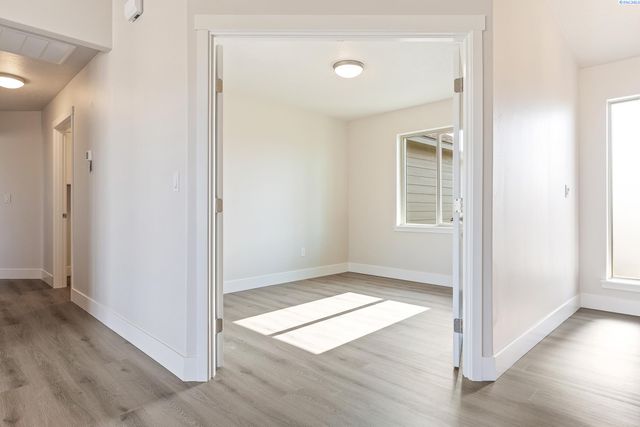 6809 Brooks Ave, Pasco, WA 99301