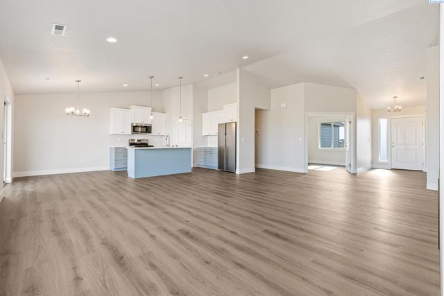 6809 Brooks Ave, Pasco, WA 99301