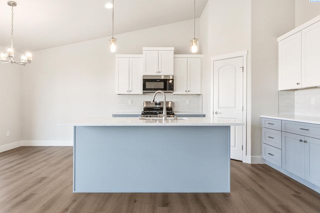 6809 Brooks Ave, Pasco, WA 99301