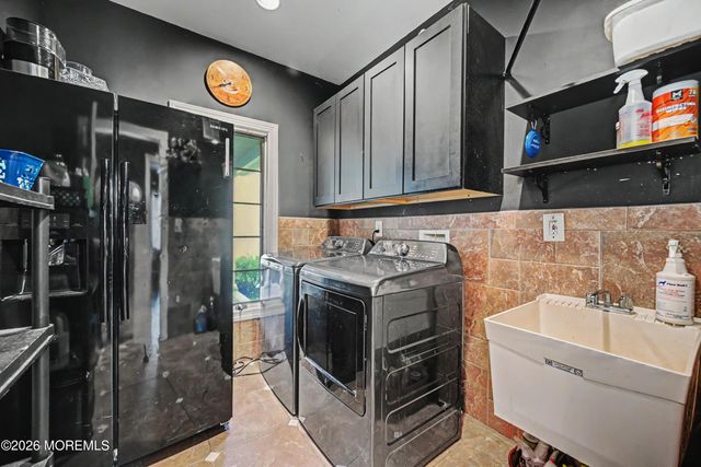6 Carousel Court, Millstone, NJ 08510