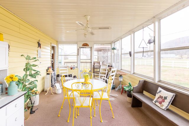 1041 Sandy Valley Rd, Hendersonville, TN 37075