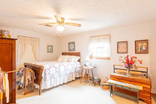 1041 Sandy Valley Rd, Hendersonville, TN 37075