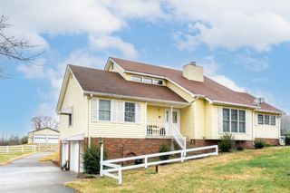 1041 Sandy Valley Rd, Hendersonville, TN 37075