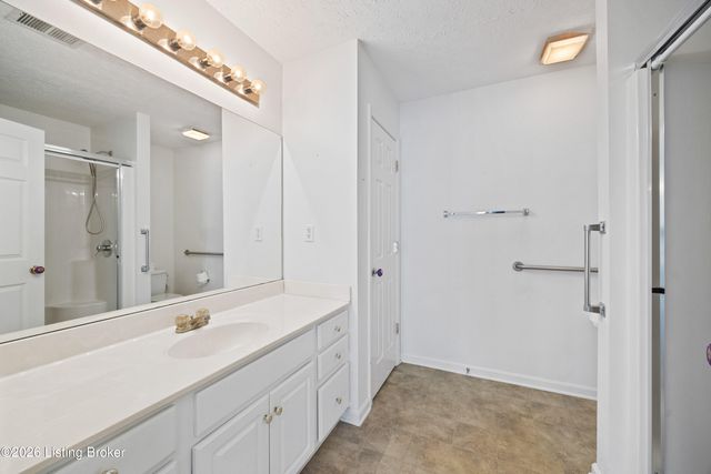 10450 Monticello Forest Cir, Jeffersontown, KY 40299