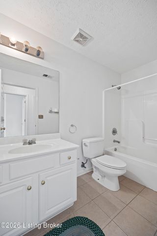 10450 Monticello Forest Cir, Jeffersontown, KY 40299