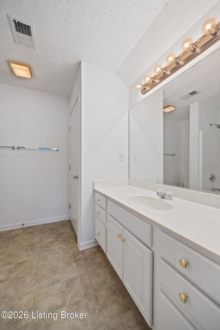 10450 Monticello Forest Cir, Jeffersontown, KY 40299