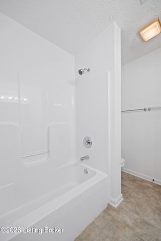 10450 Monticello Forest Cir, Jeffersontown, KY 40299