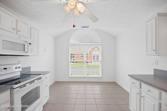 10450 Monticello Forest Cir, Jeffersontown, KY 40299