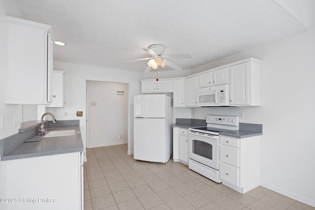 10450 Monticello Forest Cir, Jeffersontown, KY 40299