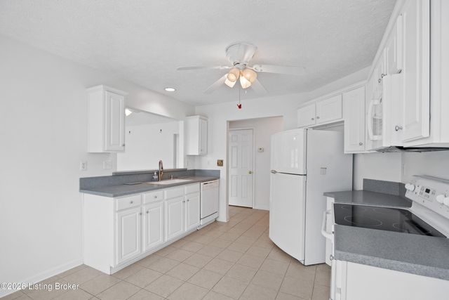 10450 Monticello Forest Cir, Jeffersontown, KY 40299