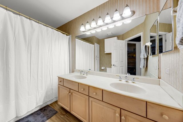 108 Hampton Boulevard, Lake Bluff, IL 60044