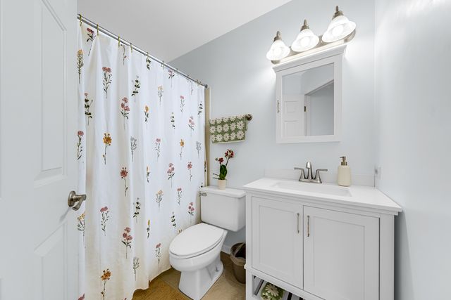 108 Hampton Boulevard, Lake Bluff, IL 60044