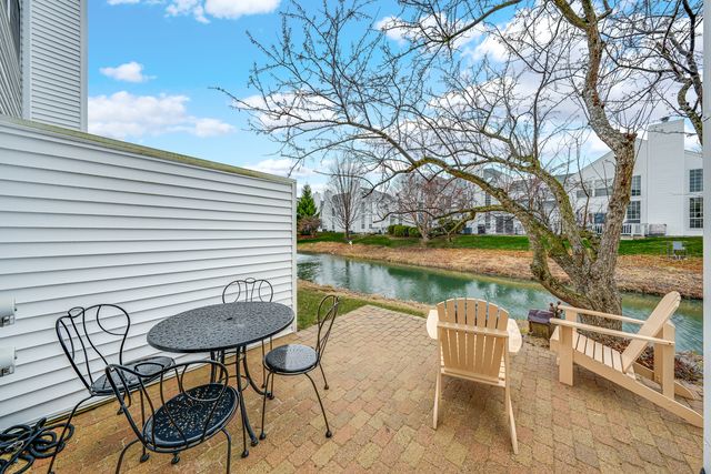 108 Hampton Boulevard, Lake Bluff, IL 60044