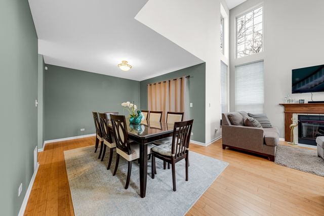 108 Hampton Boulevard, Lake Bluff, IL 60044