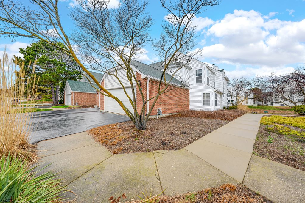 108 Hampton Boulevard, Lake Bluff, IL 60044