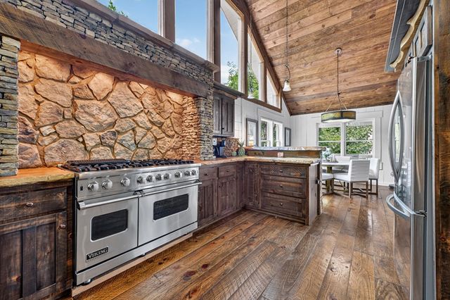 1512 Grandeur Drive, Blue Ridge, GA 30513