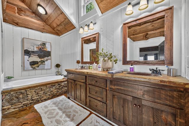 1512 Grandeur Drive, Blue Ridge, GA 30513