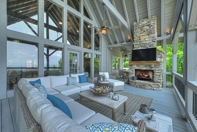 1512 Grandeur Drive, Blue Ridge, GA 30513