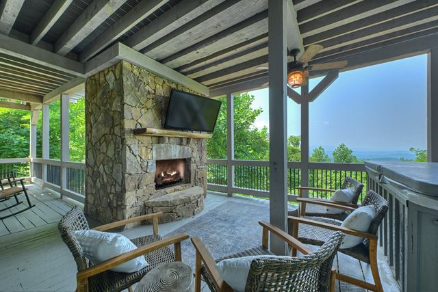 1512 Grandeur Drive, Blue Ridge, GA 30513