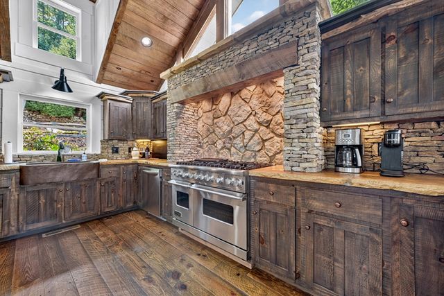1512 Grandeur Drive, Blue Ridge, GA 30513