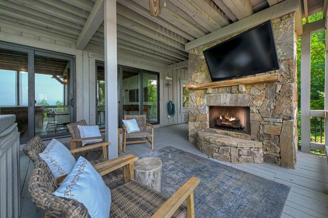 1512 Grandeur Drive, Blue Ridge, GA 30513