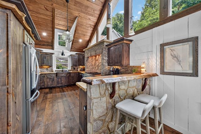 1512 Grandeur Drive, Blue Ridge, GA 30513