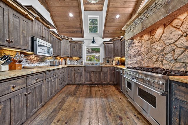1512 Grandeur Drive, Blue Ridge, GA 30513