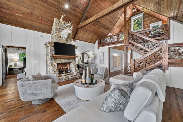 1512 Grandeur Drive, Blue Ridge, GA 30513