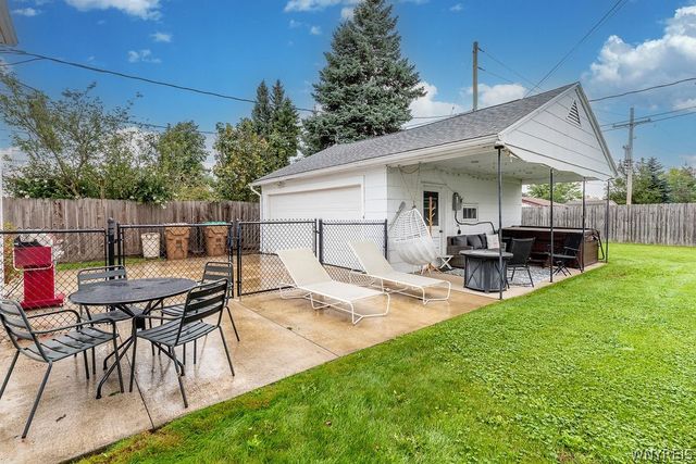 92 North Creek Drive, Cheektowaga, NY 14225