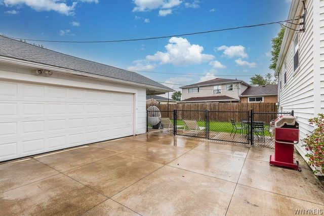 92 North Creek Drive, Cheektowaga, NY 14225