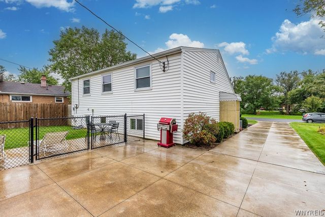 92 North Creek Drive, Cheektowaga, NY 14225