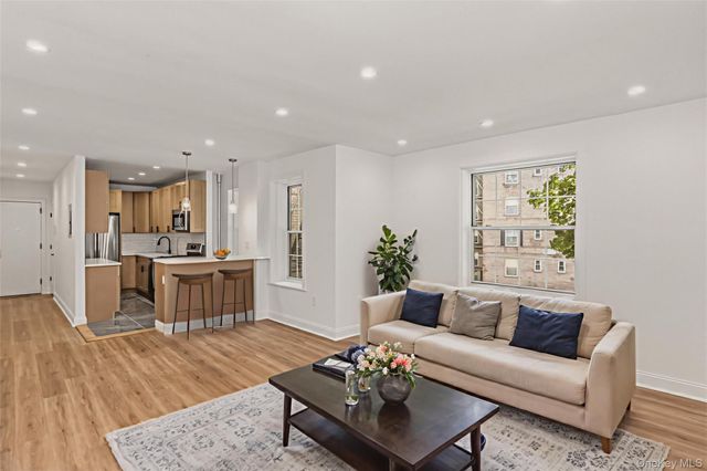 51-34 30 Avenue E2, Woodside, NY 11377