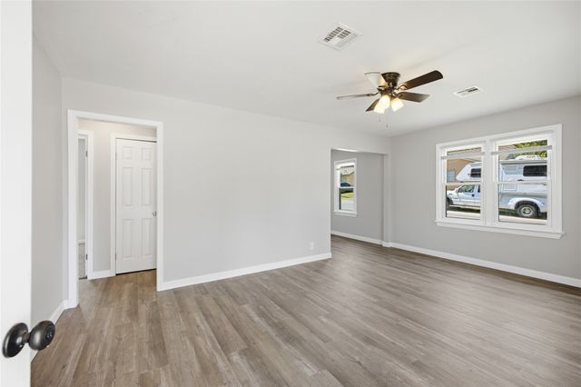 4404 E Independence Street, Tulsa, OK 74115