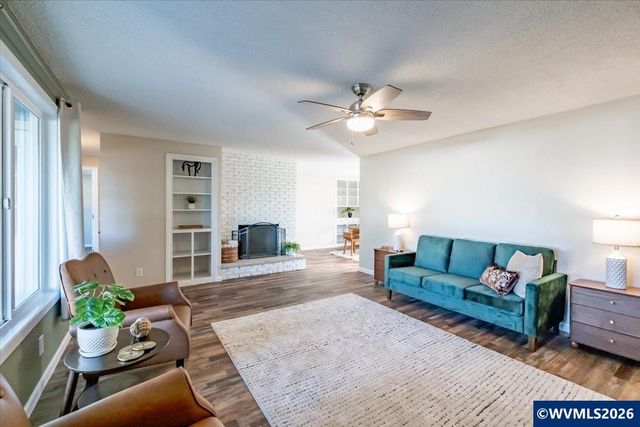 4578 Sesame St NE, Salem, OR 97305