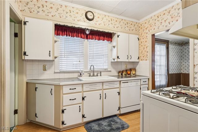 79 20th Street SW, Barberton, OH 44203