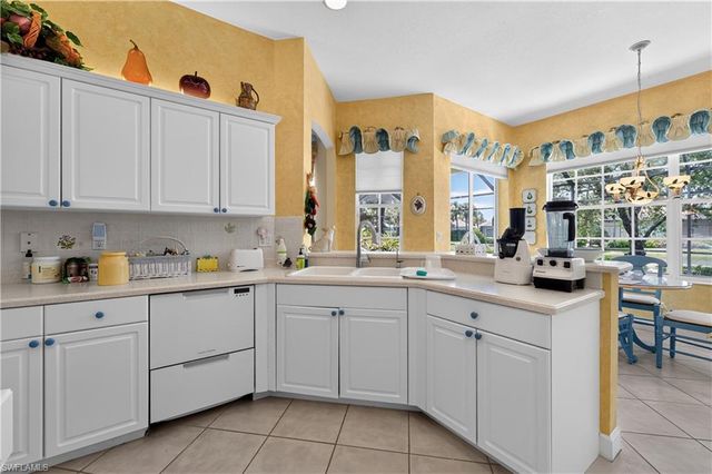 2317 Island Cove CIR N, Naples, FL 34109