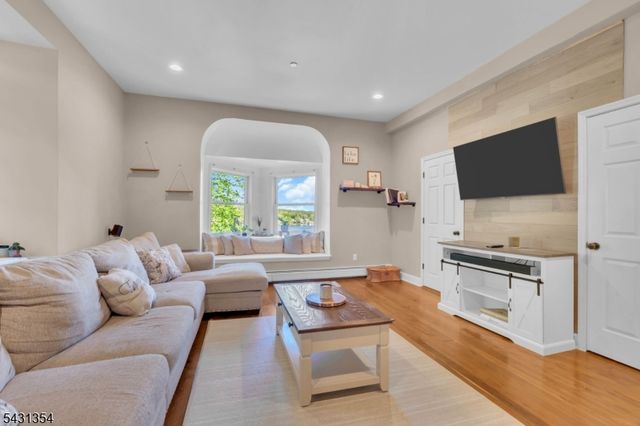 28 Sunset Ter 5, Mount Arlington Boro, NJ 07856
