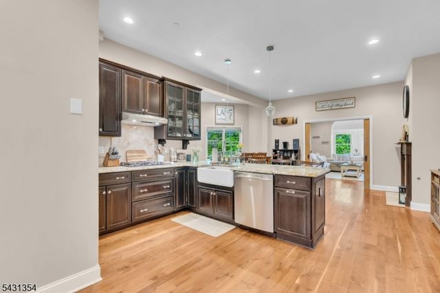 28 Sunset Ter 5, Mount Arlington Boro, NJ 07856