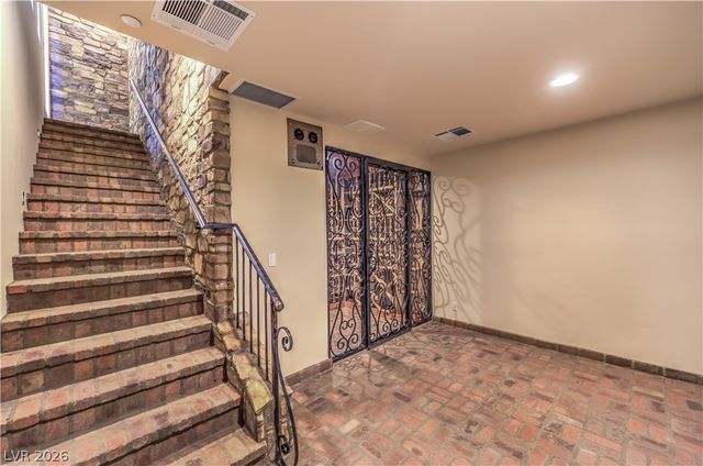 16 Anthem Pointe Court, Henderson, NV 89052