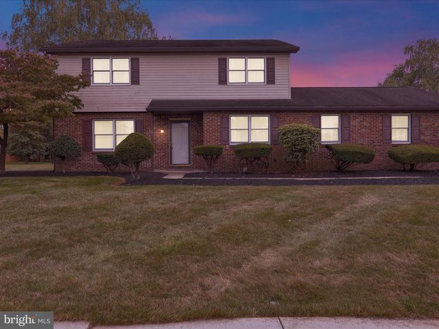 2 CAMBRIDGE CT, Fleetwood, PA 19522