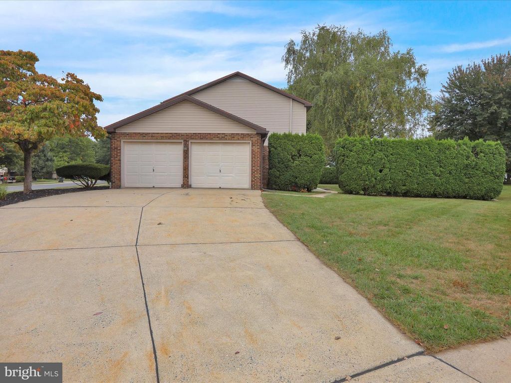 2 CAMBRIDGE CT, Fleetwood, PA 19522