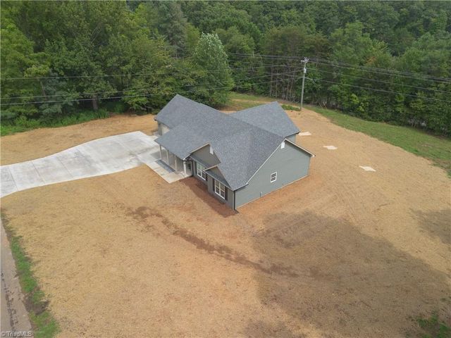 190 Old Pinnacle Hotel Road, Pinnacle, NC 27043