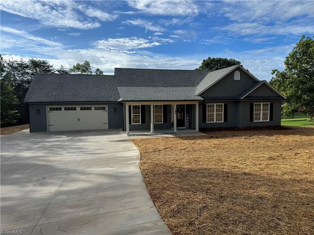 190 Old Pinnacle Hotel Road, Pinnacle, NC 27043