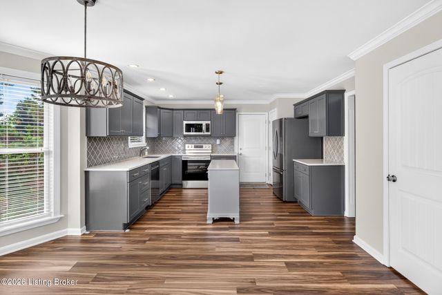 5111 Oaklawn Park Dr, Louisville, KY 40299
