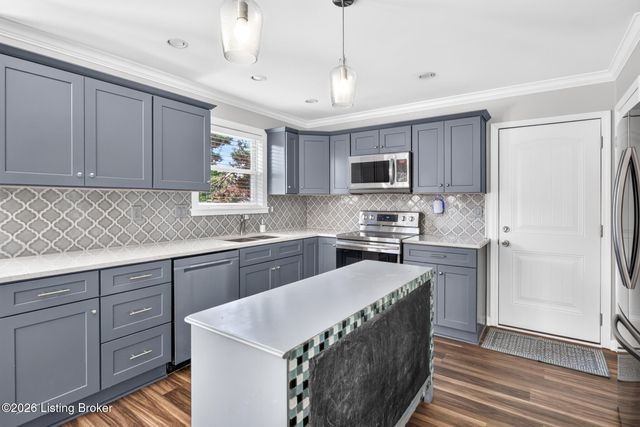 5111 Oaklawn Park Dr, Louisville, KY 40299